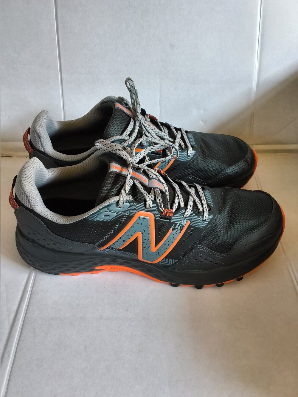 Mens New Balance MT4OLO8 Trail Running Shoe Black/Orange Size 13